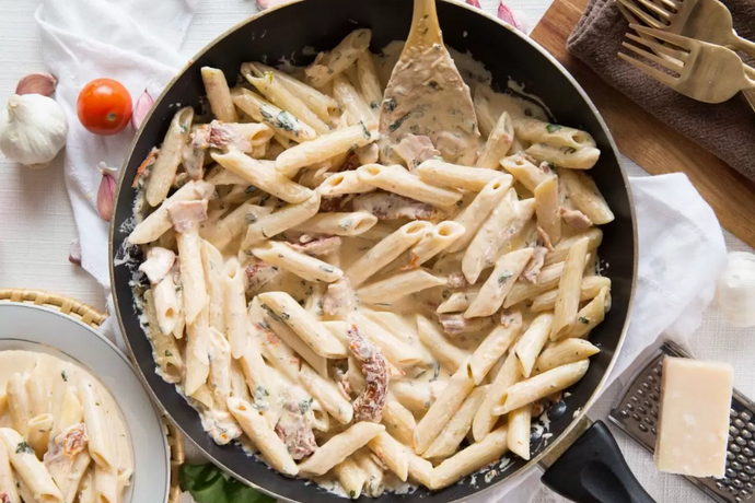 CHICKEN ALFREDO PASTA